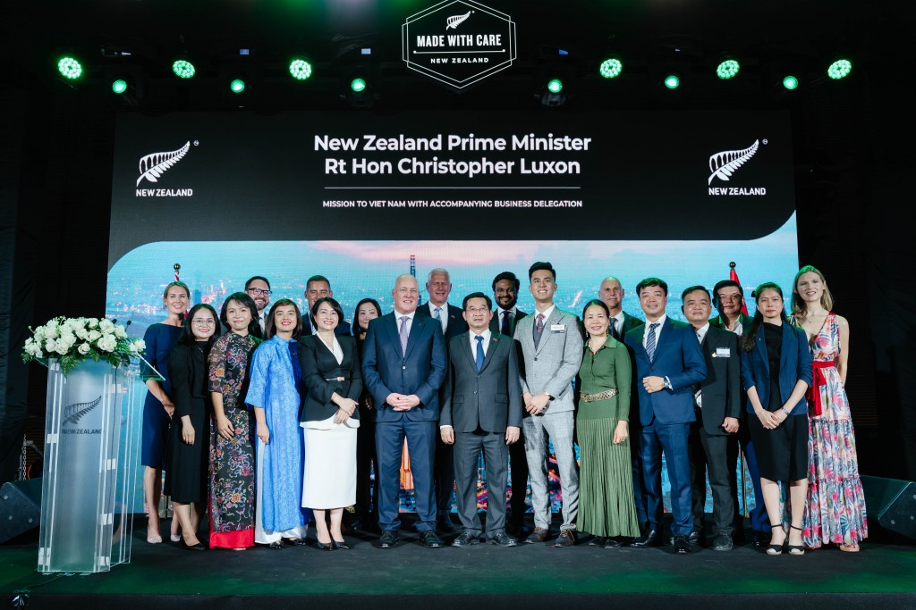 thu-tuong-new-zealand-ngai-christopher-luxon-cung-dai-dien-cac-doanh-nghiep-tai-su-kien-thuong-mai-va-doanh-nghiep-new-zealand20250228152018.jpg thu-tuong-new-zealand-ngai-christopher-luxon-cung-dai-dien-cac-doanh-nghiep-tai-su-kien-thuong-mai-va-doanh-nghiep-new-zealand20250228152018.jpg