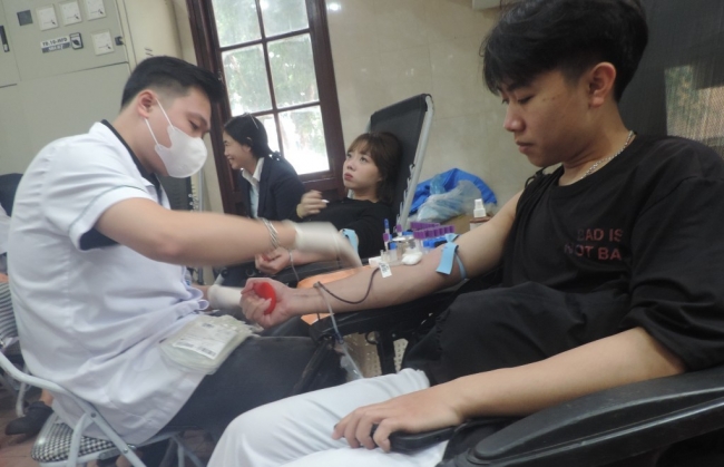 Cần thêm 30.000 đơn vị máu cho điều trị dịp hè