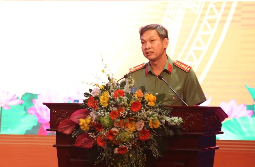 Đại tá Tạ Văn Đẹp, Giám đốc Công an tỉnh Bình Dương phát biểu tại buổi lễ.