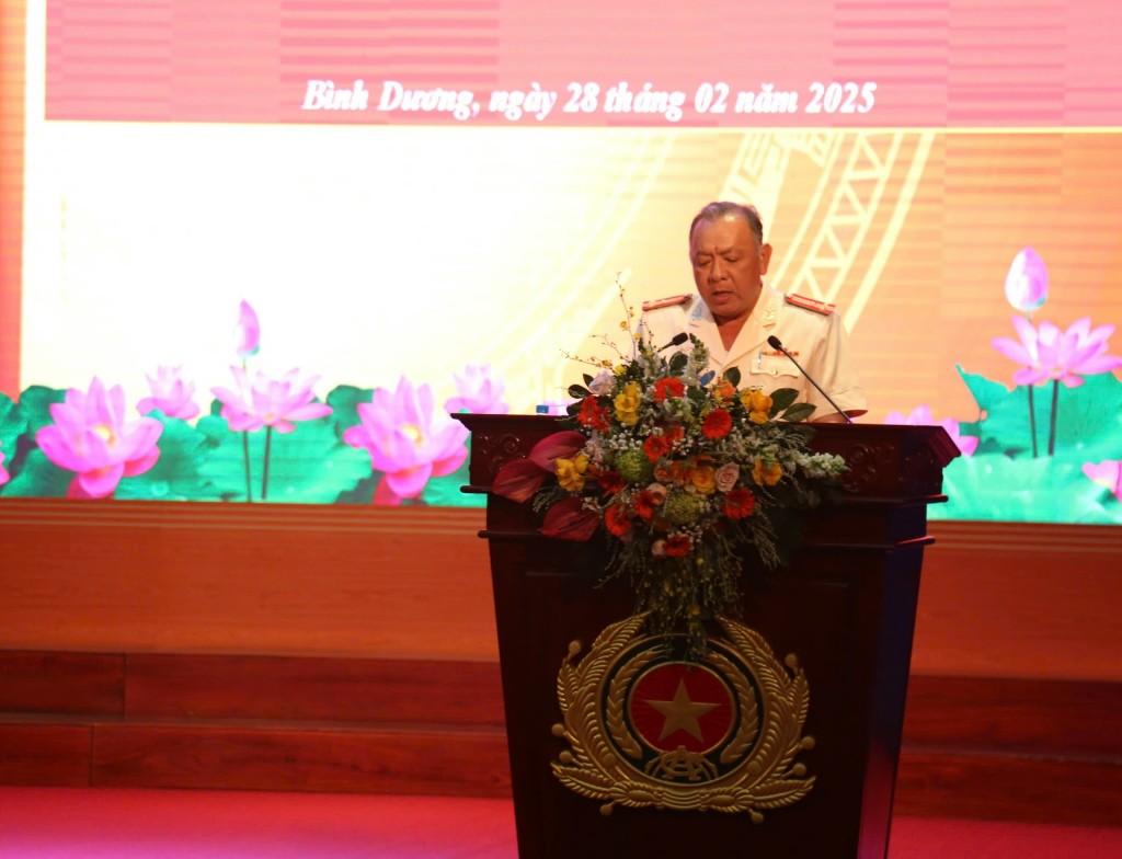 thượng tá Nguyễn Xuân Thường, trưởng Phòng quản lý xuất nhập cảnh Công an tỉnh Bình Dương,