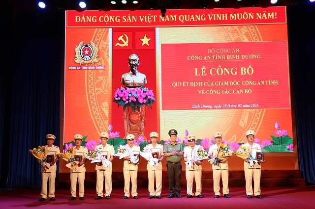 Các lãnh đạo cấp phó phòng và tương đương nghỉ hưu trước tuổi