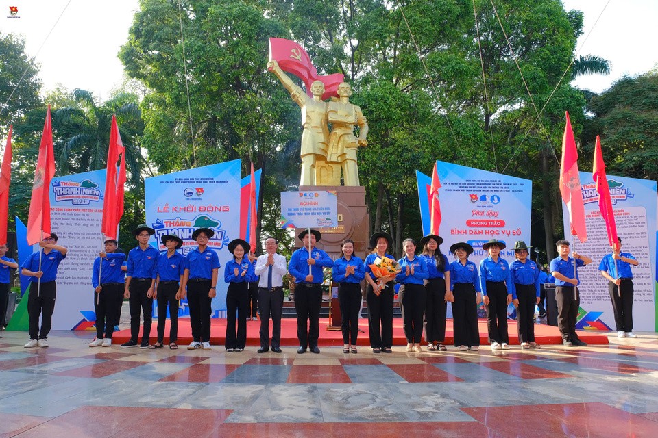 Tuổi trẻ Bình Dương tự hào, vững tin theo Đảng
