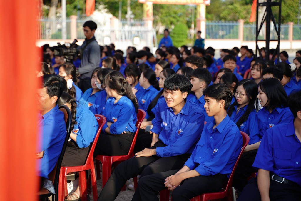 Đông đảo các bạn đoàn viên thanh niên tham dự chương trình (Ảnh: binhthuan.gov.vn)