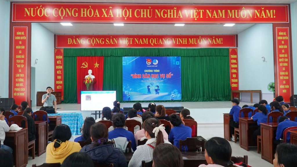 Tổ chức lớp “Bình dân học vụ số” cho thanh thiếu nhi và Nhân dân TP Huế