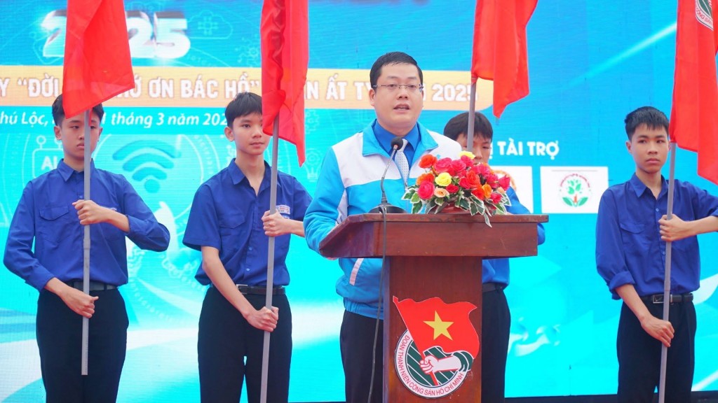 Anh Nguyễn Thanh Hoài, Bí thư Thành đoàn Huế phát biểu tại buổi lễ