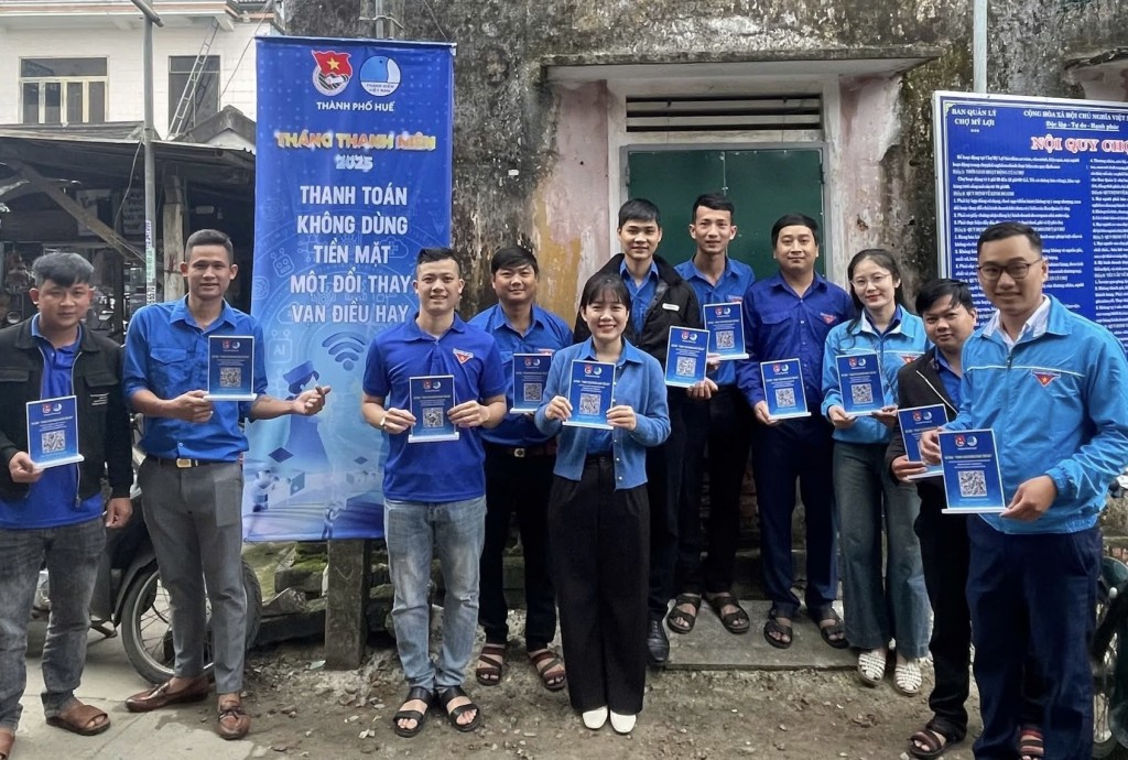 Thanh niên toàn quốc tham gia hỗ trợ nâng cao năng lực số, khả năng sử dụng các thiết bị và ứng dụng số cho người dân