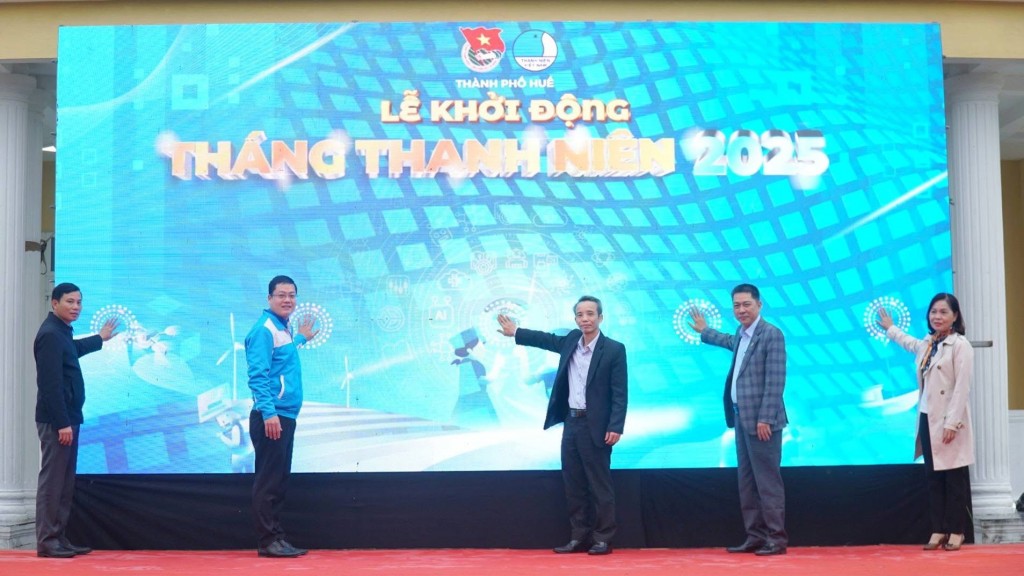 Ban Thường vụ Thành đoàn Huế và các đại biểu phát động Tháng Thanh niên năm 2025