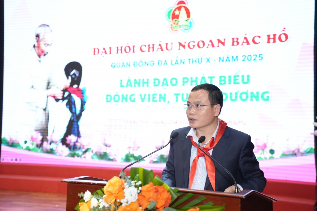 Phó Chủ tịch UBND quận Đống Đa Nguyễn Thanh Tùng mong muốn các thiếu nhi sẽ tiếp tục phấn đấu học tập, rèn luyện, nỗ lực nhiều hơn nữa để thực hiện tốt 5 điều Bác Hồ dạy, gương mẫu đi đầu trong các hoạt động, phong trào Phó Chủ tịch UBND quận Đống Đa Nguyễn Thanh Tùng mong muốn các thiếu nhi sẽ tiếp tục phấn đấu học tập, rèn luyện, nỗ lực nhiều hơn nữa để thực hiện tốt 5 điều Bác Hồ dạy, gương mẫu đi đầu trong các hoạt động, phong trào