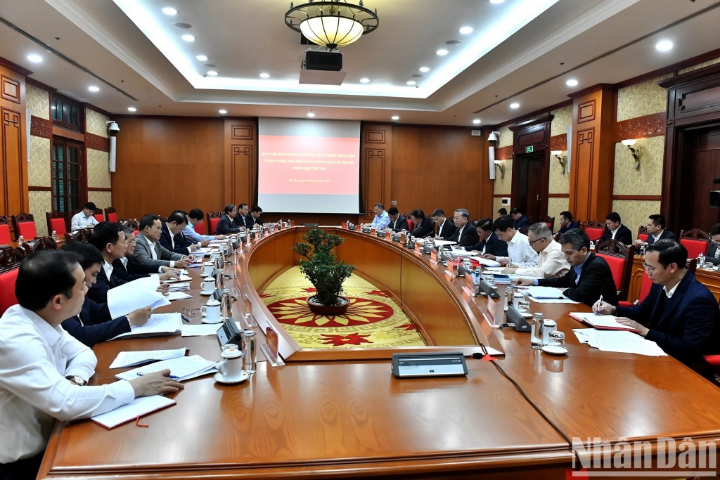 Quang cảnh phiên họp thứ hai Ban Chỉ đạo Trung ương về phát triển khoa học, công nghệ, đổi mới sáng tạo và chuyển đổi số.