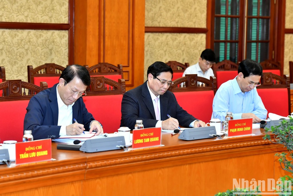 Thủ tướng Chính phủ Phạm Minh Chính và các đồng chí thành viên Ban Chỉ đạo tham dự phiên họp.