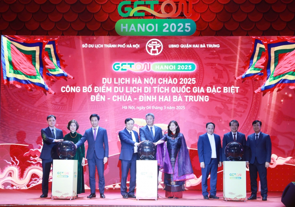 Phó Chủ tịch UBND thành phố Hà Nội Nguyễn Mạnh Quyền và các đại biểu khai mạc sự kiện Du lịch Hà Nội Chào 2025 - Geton Hanoi 2025, mở đầu chuỗi 60 sự kiện quảng bá, lễ hội, hoạt động du lịch Hà Nội.
