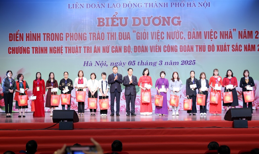 Biểu dương điển hình phong trào 
