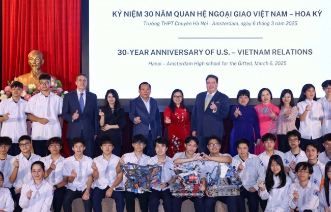 Đại sứ Hoa Kỳ giao lưu với học sinh trường chuyên Ams