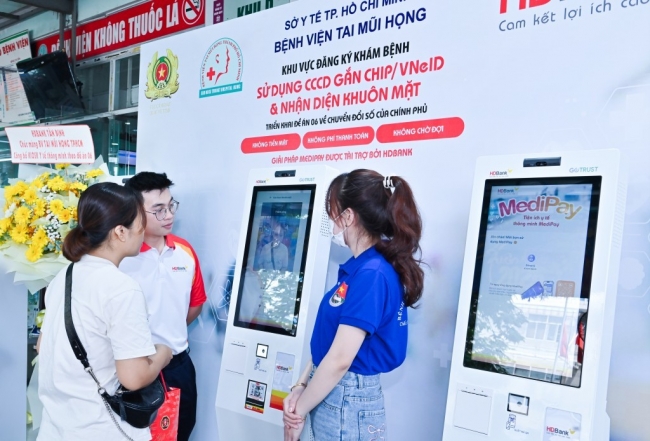 Giảm tải bệnh viện, khám chữa bệnh tiện lợi hơn với Kiosk thông minh HDBank