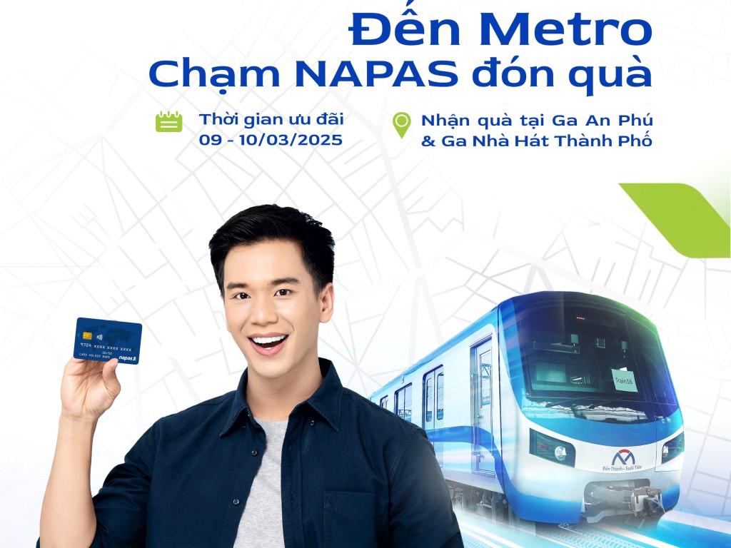 Chủ thẻ NAPAS đi metro "xé túi mù" nhận quà tặng bất ngờ