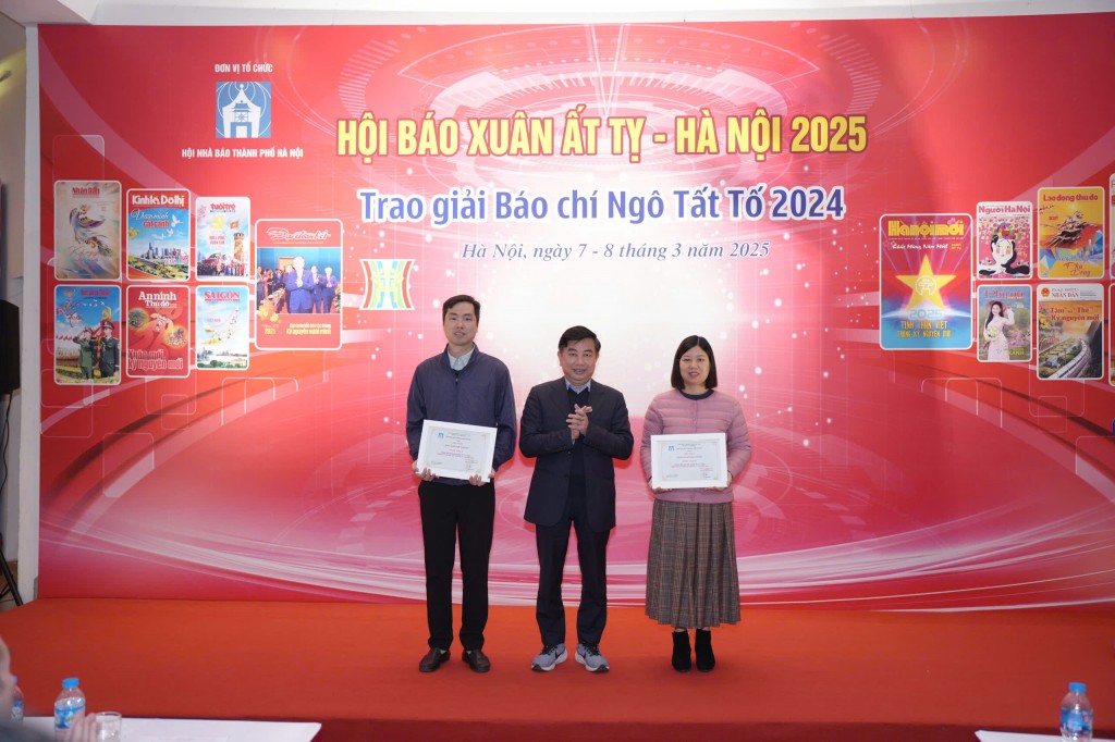 Báo Tuổi trẻ Thủ đô đoạt giải B bìa báo đẹp Hội báo Xuân Ất Tỵ 2025