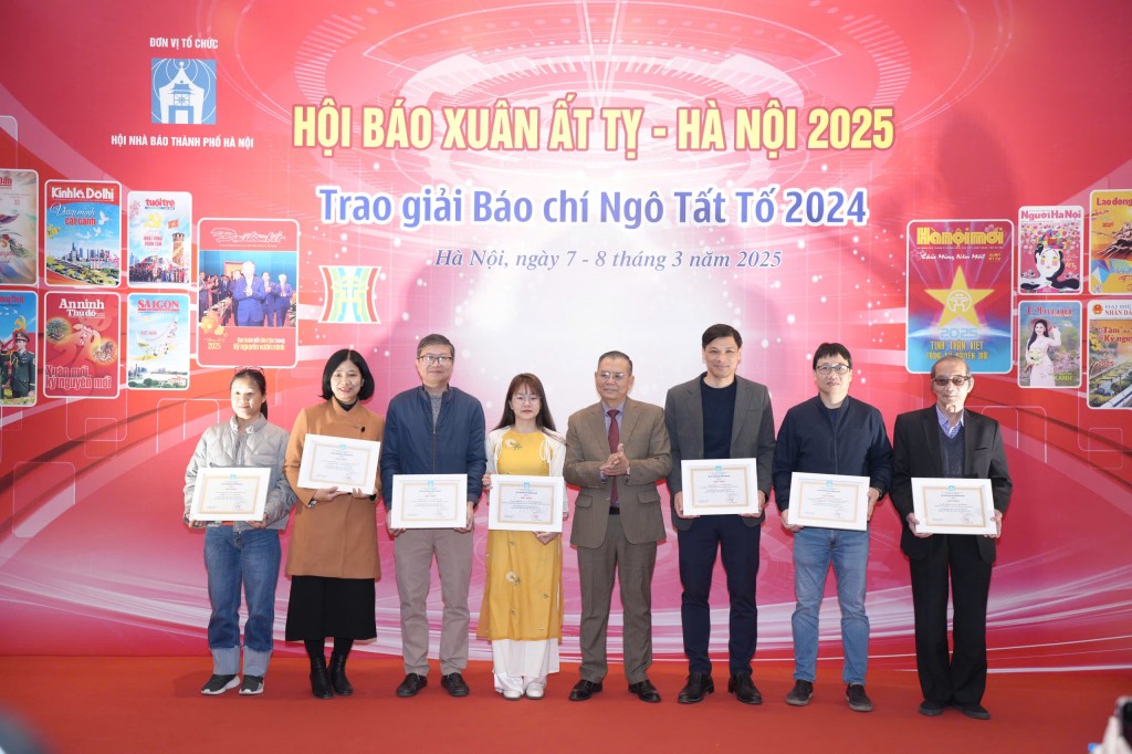 Báo Tuổi trẻ Thủ đô đoạt giải B bìa báo đẹp Hội báo Xuân Ất Tỵ 2025