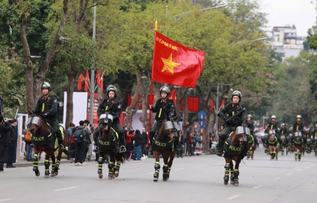 Mãn nhãn với màn trình diễn kỵ binh, cảnh khuyển