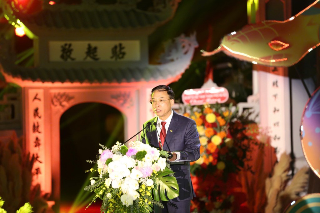 Đồng chí Nguyễn Mạnh Hà - Phó Bí thư Quận ủy, Chủ tịch UBND quận Long Biên, Trưởng Ban Tổ chức phát biểu khai mạc chương trình