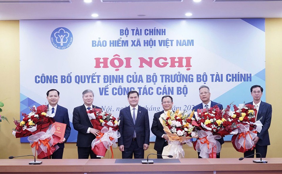 Công bố quyết định công tác cán bộ thuộc BHXH Việt Nam sau sắp xếp