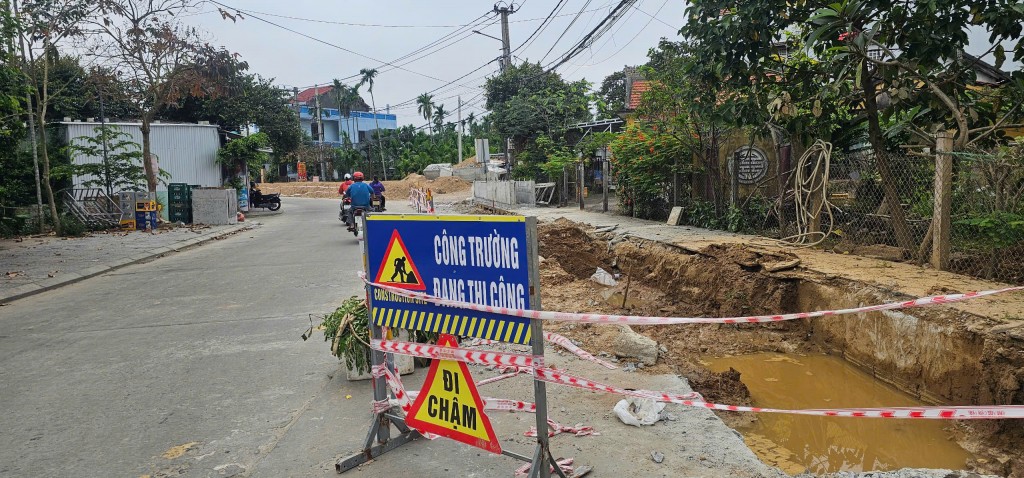 Sau 19 tháng trễ hẹn, cầu Thanh Nam 337 tỷ đồng vẫn ngổn ngang