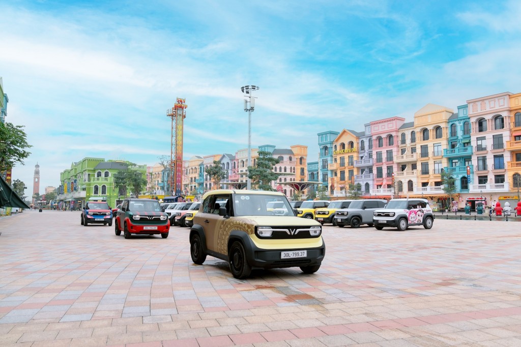 Dàn “bé ba” VinFast VF 3 xuống phố cực chất, hội chị em nô nức check-in trước ngày hội sáng tạo