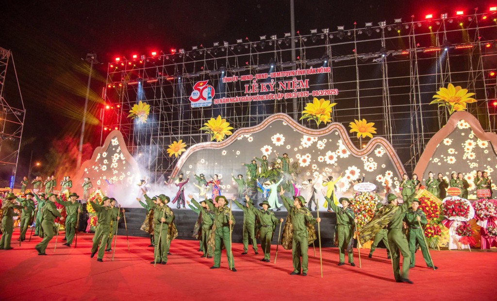Tiết mục biểu diễn nghệ thuật tại ễ kỉ niệm