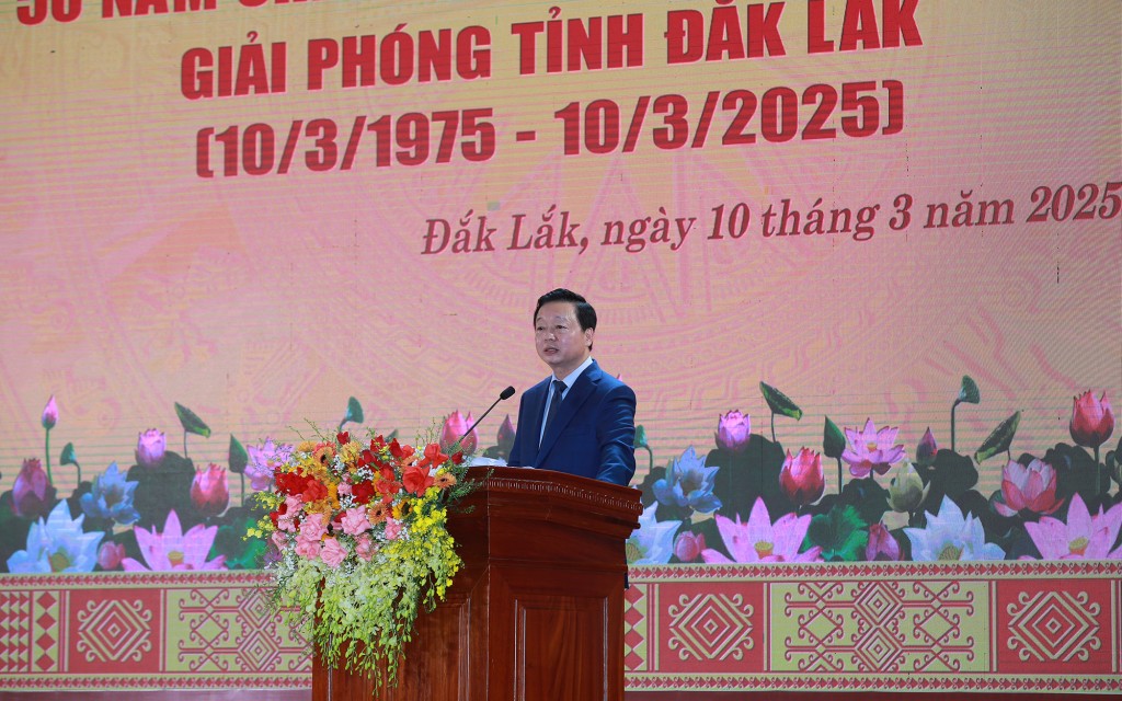 Phó Thủ tướng Trần Hồng Hà ghi nhận và biểu dương sự nỗ lực và những thành tựu của Đảng bộ, chính quyền, nhân dân các dân tộc tỉnh Đắk Lắk đã đạt được trong thời gian qua - Ảnh: VGP/Minh Khôi