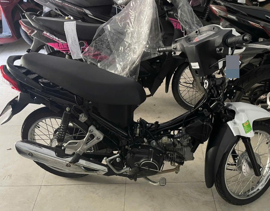 Xe máy tang vật trong vụ trộm cắp tài sản (Ảnh CA)