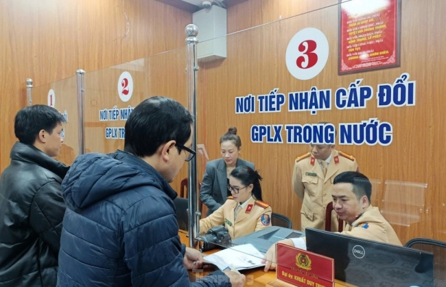 Hà Nội: Thêm điểm hướng dẫn cấp, đổi giấy phép lái xe trực tuyến