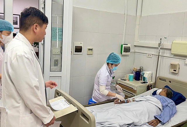 Nuốt phải tăm sau khi xỉa răng cụ ông phải cắt gan