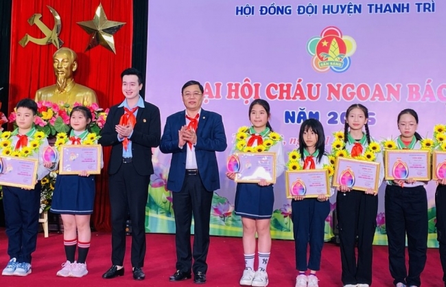 135 em nhỏ được tặng danh hiệu Cháu ngoan Bác Hồ