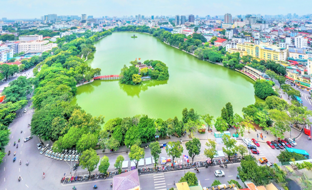 Không gian quanh khu vực hồ Hoàn Kiếm.