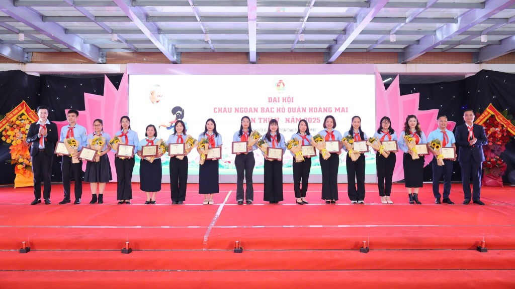 Thầy cô giáo làm Tổng phụ trách Đội được vinh danh 