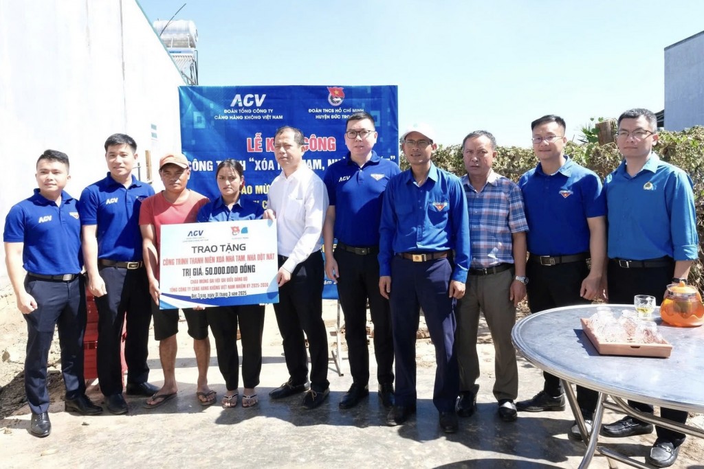 Tuổi trẻ Lâm Đồng hai tháng đầu năm đã xây dựng 5 công trình xóa nhà tạm, nhà dột nát cho các hộ dân có hoàn cảnh khó khăn Tuổi trẻ Lâm Đồng hai tháng đầu năm đã xây dựng 5 công trình xóa nhà tạm, nhà dột nát cho các hộ dân có hoàn cảnh khó khăn