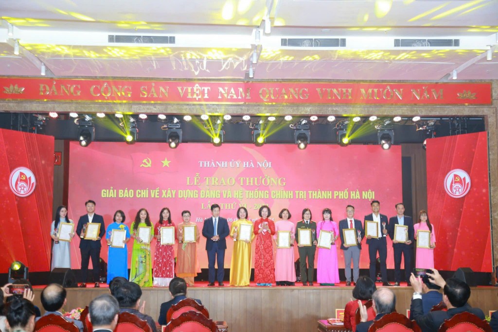 Hà Nội trao Giải báo chí về xây dựng Đảng TP lần thứ VII