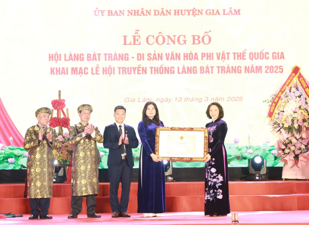 Lễ hội làng Bát Tràng được công nhận là Di sản Văn hóa phi vật thể quốc gia