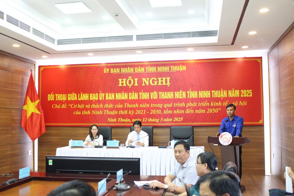 Đồng chí Huỳnh Hữu Phúc - UV.BCH TW  Đoàn, Tỉnh ủy viên, Bí thư Tỉnh đoàn Ninh Thuận  phát biểu tại hội nghị