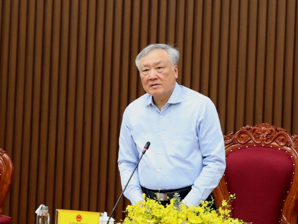 Phó Thủ tướng yêu cầu Bộ Xây dựng thường xuyên nắm bắt, cập nhật thông tin để báo cáo Chính phủ về tình hình, tiến độ, kịp thời tháo gỡ hoặc đề xuất tháo gỡ các khó khăn, vướng mắc phát sinh trong quá trình triển khai thực hiện các dự án - Ảnh: VGP/Nguyễn Hoàng