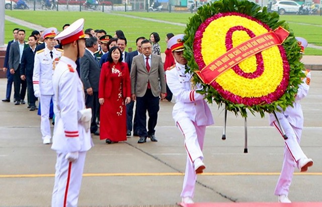 Lãnh đạo TP viếng Chủ tịch Hồ Chí Minh, các Anh hùng liệt sĩ