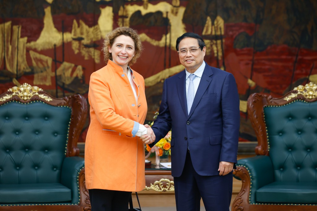 Thủ tướng Phạm Minh Chính tiếp bà Nicola Beer, Phó Chủ tịch ngân hàng Đầu tư châu Âu (EIB), cùng lãnh đạo cấp cao của EIB và Tập đoàn Brosnan Norden (Đức) - Ảnh: VGP/Nhật Bắc