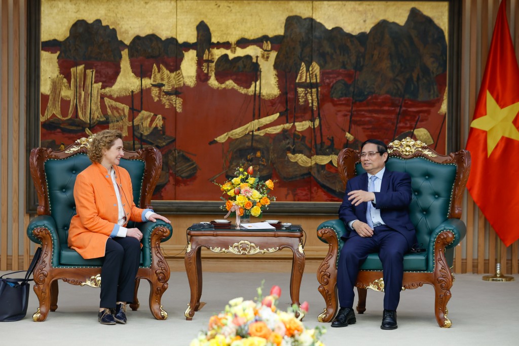 Thủ tướng đề nghị EIB và Việt Nam ký kết hiệp định ODA thế hệ mới, với quy mô tài chính lớn hơn, lãi suất ưu đãi hơn, thủ tục đơn giản hơn, điều kiện ít khắt khe hơn; không chỉ cung cấp tài chính cho khu vực Nhà nước mà hỗ trợ tài chính cho cả khu vực kinh tế tư nhân của Việt Nam - Ảnh: VGP/Nhật Bắc