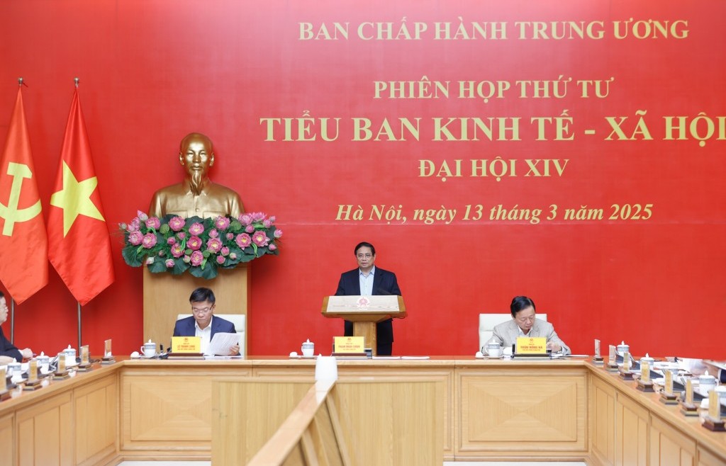 Thủ tướng chủ trì phiên họp thứ tư Tiểu ban Kinh tế - xã hội Đại hội XIV của Đảng