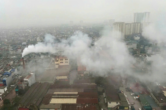 Công ty cổ phần Dệt công nghiệp Hà Nội xả khói thải ra môi trường. 