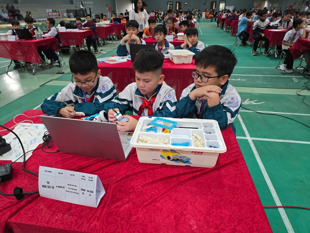 Học sinh Đông Anh sáng tạo cùng cuộc thi Robocon