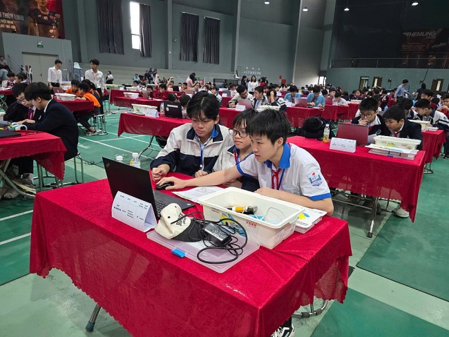 Học sinh Đông Anh sáng tạo cùng cuộc thi Robocon