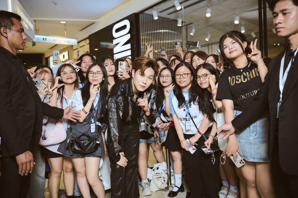 Sự kiện của Moschino thu hút đông đảo sự quan tâm của giới mộ điệu và cộng đồng người hâm mộ. Sự kiện của Moschino thu hút đông đảo sự quan tâm của giới mộ điệu và cộng đồng người hâm mộ.