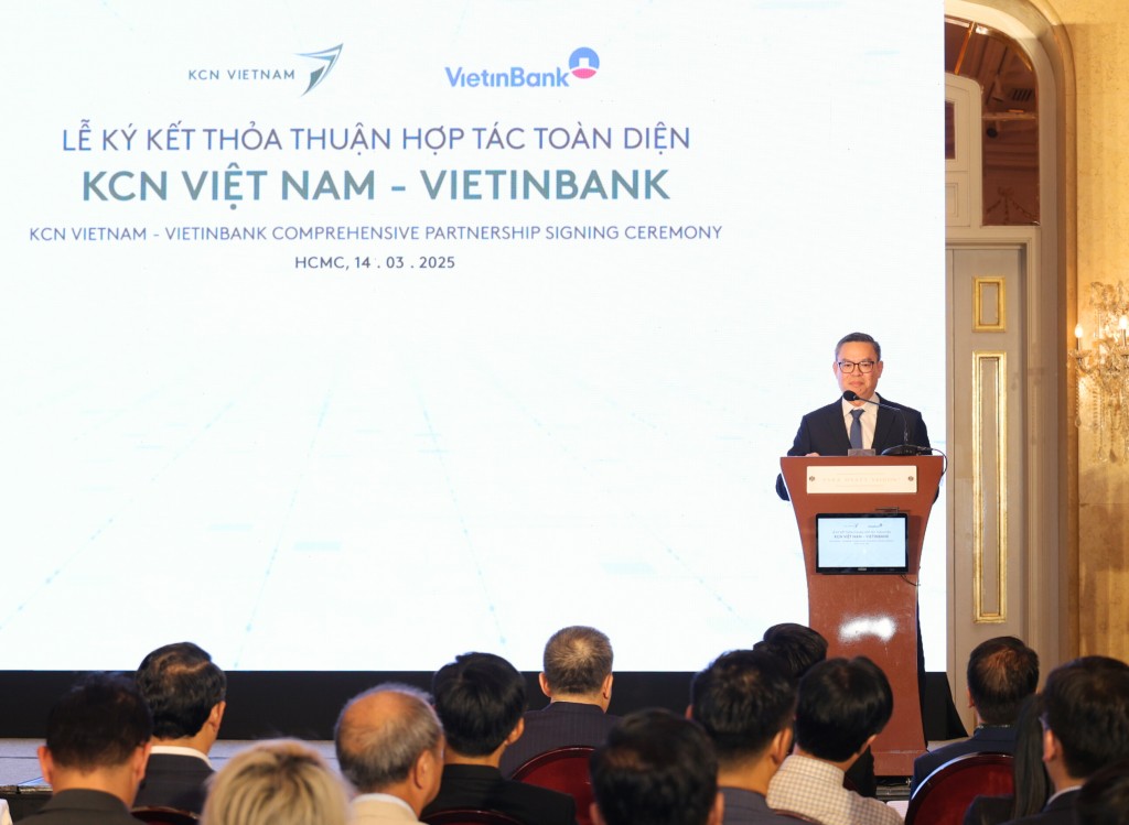 Tại sự kiện, ông Trần Minh Bình, Chủ tịch VietinBank, khẳng định ngân hàng sẽ tiếp tục đồng hành cùng KCN Việt Nam, cung cấp các giải pháp tài chính phù hợp, hỗ trợ triển khai các dự án chiến lược và góp phần vào sự phát triển chung của doanh nghiệp nói riêng cùng đất nước nói chung. 