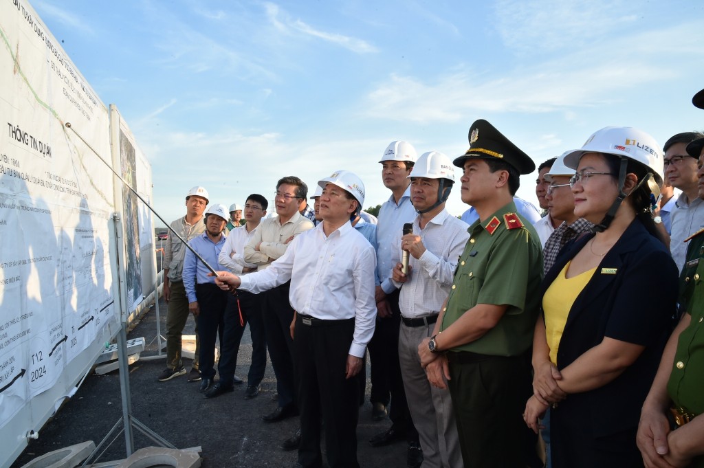 Phó Thủ tướng Hồ Đức Phớc kiểm tra dự án Cao tốc Biên Hoà - Vũng Tàu (Ảnh: Châu Phụng)