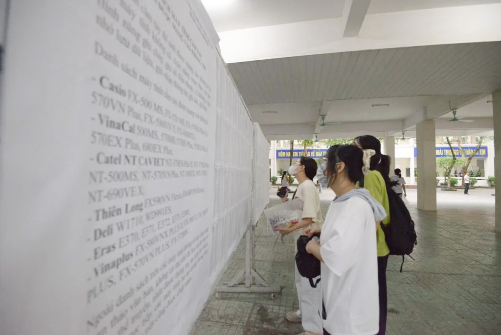 Thí sinh tham dự kỳ thi vào lớp 10 chuyên Ngoại ngữ, Trường Đại học Ngoại ngữ, Đại học Quốc gia Hà Nội